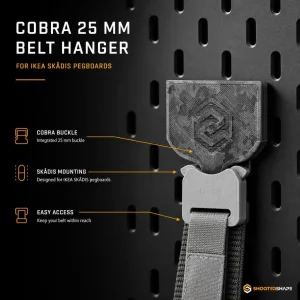 Cobra 25mm -soljella varustettu vyö riippuu IKEA Skådis -reikälevyyn kiinnitetystä telineestä.