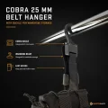 Cobra 25mm -vyöripustin ja siinä riippuva vyö vaatekaapin tangossa.