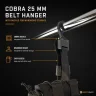Cobra 25mm -vyöripustin ja siinä riippuva vyö vaatekaapin tangossa.