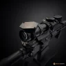 Capuchon DiamondCap ouvert sur une lunette montée sur une carabine.