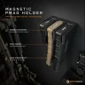 Chargeurs Magpul PMAG dans un support magnétique sur la paroi d'une armoire à armes.